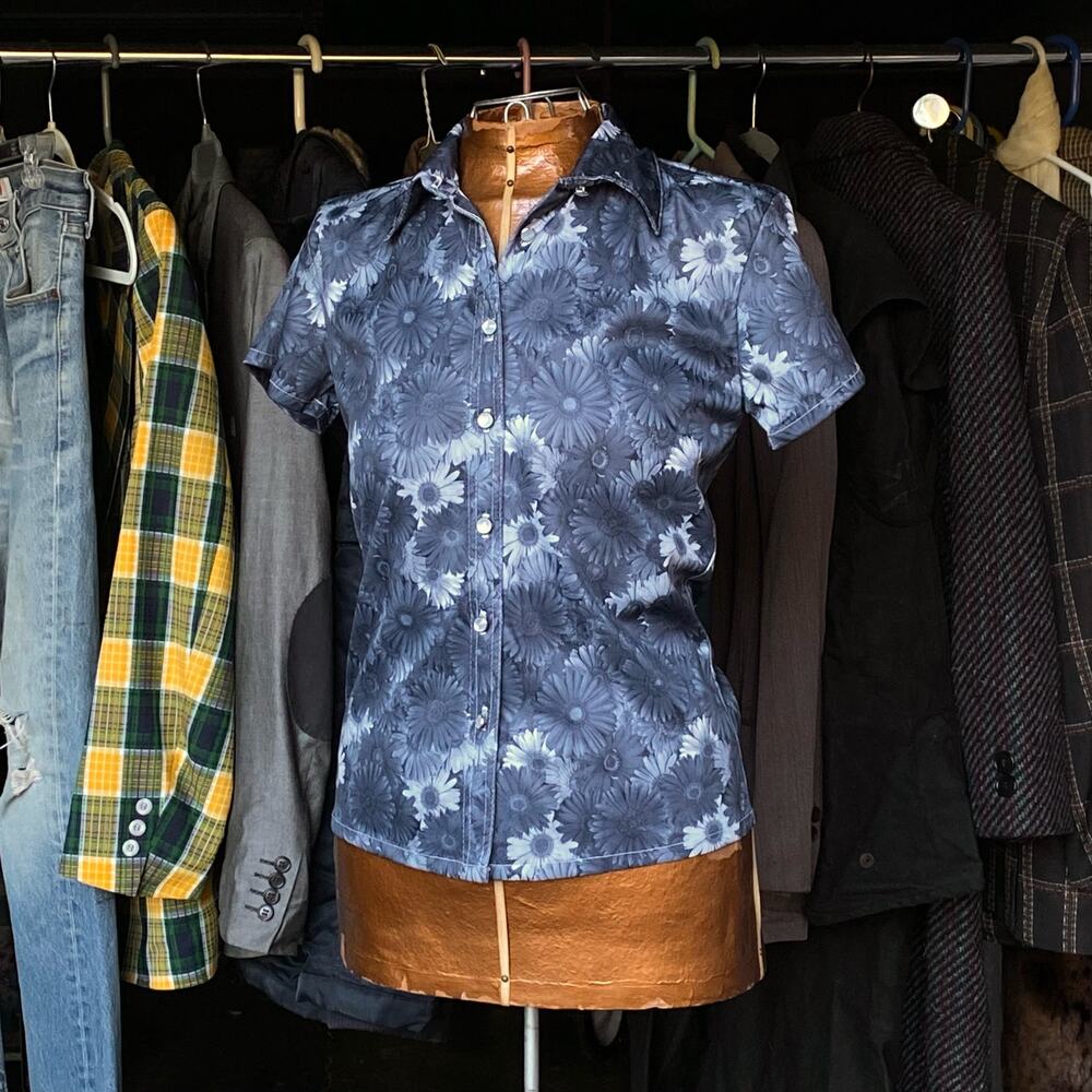 90s Y2K Navy Blue Daisy Floral Button Down Top Blouse
